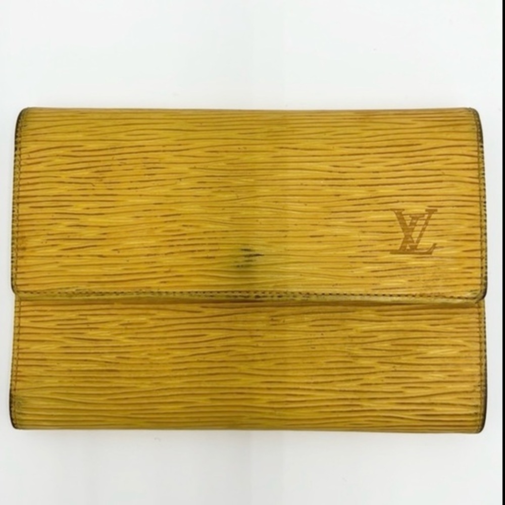 LOUIS VUITTON CLASSIC LV INTERNATIONAL WALLET